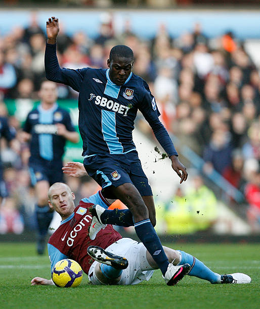 他在门前表 他在门前表